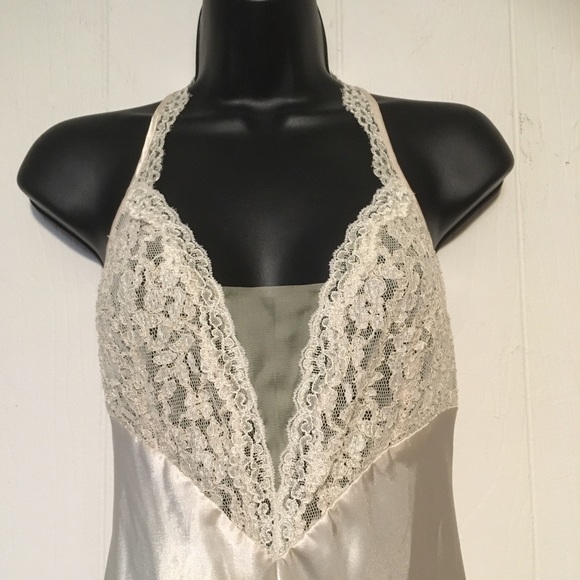 Victoria’s Secret detailed long night gown size S. - Picture 3 of 14